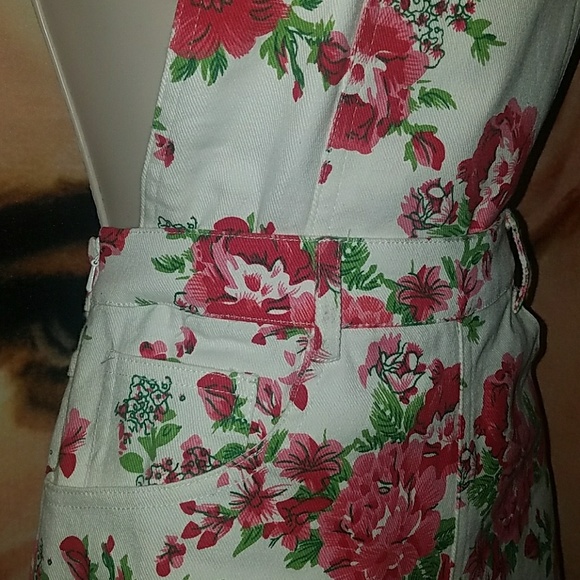 Tatyana Floral Sassy Overalls w Detachable Shorts - Picture 6 of 8